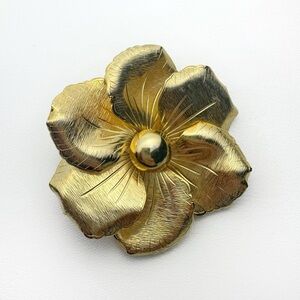1960s - 1970s Vintage Brooch Rhododendron Flower Gd Tone Chic